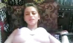 Köylü Türk kızı koltukta inliyor					