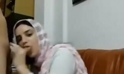 Türbanlı Türk kızı webcamda sikişiyor					