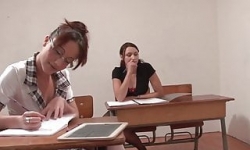 fransız liseli öğrenciler, sınıfta bakireliğini bozdurdu					